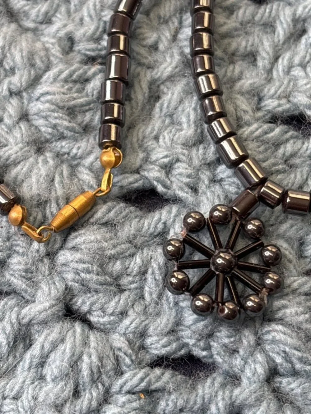 Vtg Artisan Hematite Beaded Necklace Flower Pendant Goldtone Barrel Clasp 16 in